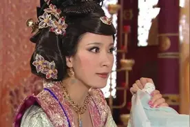 同父同母不同命，妹妹一举成名，姐姐出道多年却在给妹妹作配图片