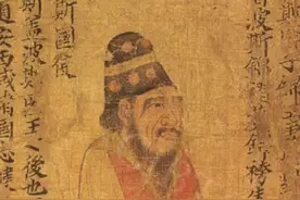 拍马屁还拍出来生命危险，看看这些笨蛋是怎么拍到马蹄子上的图片