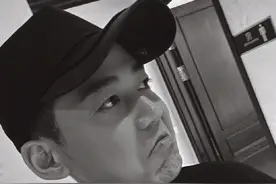 苏醒公开发文找工作后，接到大量商演邀约，他一怒之下全都接了图片