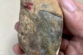 达马坎黄加绿特色料，品相极好完整无裂，种老肉细，油性十足图片
