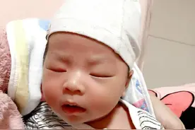 “宝宝太可爱啦！阿姨亲一口”，宝妈阻拦，婆婆恼怒，回怼很给力图片