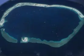 卫星航拍南沙群岛三大人工岛，都建有机场，第一大是美济岛图片