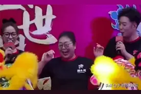 杜海涛舍下沈梦辰，和吴昕合体开店，互动亲密还叫来妈妈助阵图片