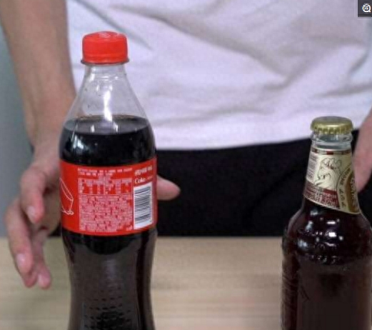 开啤酒瓶和易拉罐最快的方法!不用开瓶器,1秒就搞定,你知道么