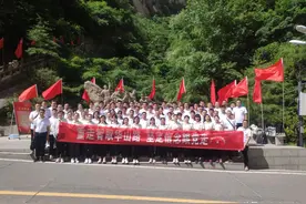 华阴市住建局：重走智取华山路 坚定信念跟党走图片