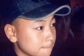 释小龙隐藏了20年的身份，向华强都不敢惹，王宝强要行晚辈礼图片