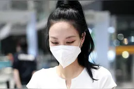 王霏霏BM风装扮秒变“小腰精”，梳高马尾甩发活力又飒气图片