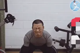 王宝强也难逃中年发福？晒健身视频惊现大肚腩，穿紧身衣凸起明显图片
