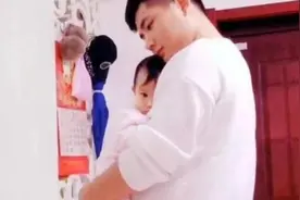 孩子做出一些“小动作”，暗示健康可能出现问题，家长别置之不理图片