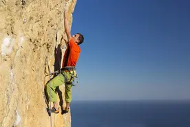 身边的人太优秀，自卑的我，低到了尘埃里，抠都抠不出来？图片