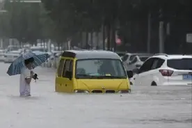 河南暴雨亲历者的讲述：室内积水一米多，害怕到整宿不敢睡着图片