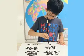 “被老天爷追着喂饭的孩子”，小学生随意的涂鸦，让人忍不住称赞图片