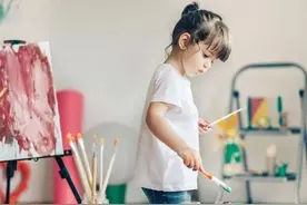给女儿报了画画培训班，看了她的作品我愤怒了，坚持要求退款图片