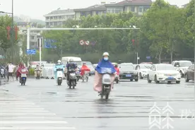 《江苏省电动自行车管理条例》实施将“满月”，骑电动车你戴头盔了吗？图片