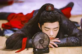 男明星穿上红衣古装，肖战龚俊太好看了，他帅到心坎里了图片