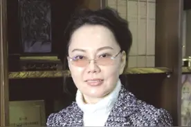 亿万富婆朱丽丽：16岁辍学打工，融资14亿逃泰国，如今却成阶下囚图片