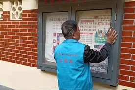 梧桐树下，志愿情暖，用坚守付出，让文明花开图片