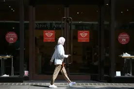 英国解封再进一步！密接者免隔离，上周末170万人大型集会！德尔塔叠加拉姆达变种突袭，这场解封豪赌能赢吗图片