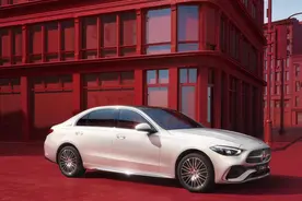 「导购」1.5T包打天下的新奔驰C级，选它还是选其它？图片