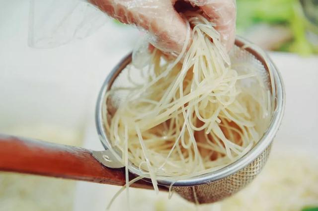 「十堰美食」排队365天,90%的十堰人都吃过的这碗面,却很少人知道它还有家分店