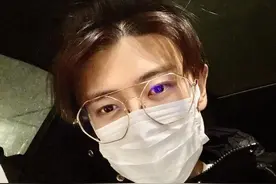 嘉伦被锁大横店没消息，嘉圈发寻人启事解思苦。图片