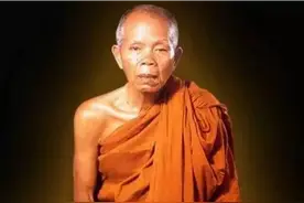 一生捐12亿，泰国传奇高僧龙婆坤，令国王下跪，送葬队伍16公里长图片