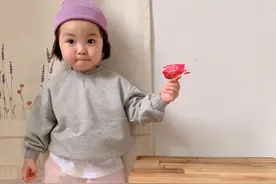 罗熙新头像，小可爱的七彩帽！图片