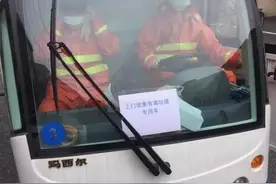 【战“疫”一线】居家隔离者的垃圾谁来收？大年夜当晚就来了十个人图片