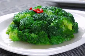 西兰花怎么做才更好吃？教你好方法，做好后色香味俱全，特别抢手图片