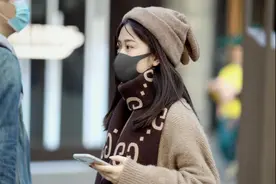 过年衣服不用买太多，聪明女人会备上这4件，太美了图片