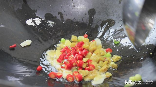 大厨教你水作牛肉丝的家常做法，食材简单，香辣可口，好吃又下饭