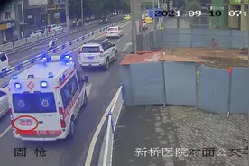 什么？120救护车故意遮挡号牌 警方：查图片