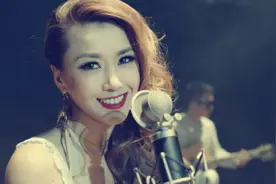 一代偶像如何跌落神坛，神曲女王王蓉背后的无奈与辛酸图片
