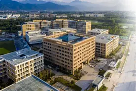 记者实地探访西安高新区新建学校 游泳池、报告厅、新风系统、名师......应有尽有图片