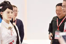 中国造出“机器人老婆”，美丽逼真领先美日，网友：解决单身之苦视频封面