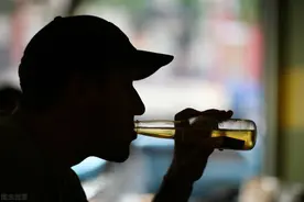 “我，45岁，爱喝酒”：人到中年，红尘不醉，人间清醒图片