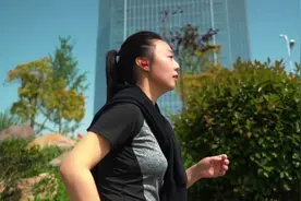 “第一次听到这首歌时，你多少岁？”图片