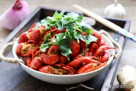 小龙虾这样做鲜美的连指头都想吞掉，内附详细洗虾法干净吃得放心图片
