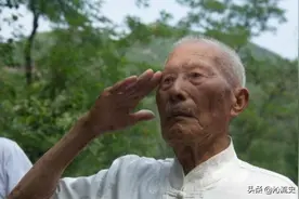 97岁抗日老兵：为坚守阵地，曾用战友尸体挡子弹，愧疚多年图片