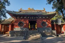 少林寺每年上亿的香火钱，究竟去了哪？方丈释永信：我月薪700图片