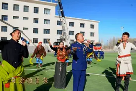 舞动“火焰蓝 ”图片