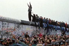 柏林墙建起之前，拖家带口逃向西德的都是高素质群体图片