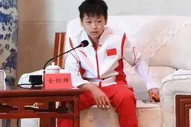 全红婵衣锦还乡!湛江市举办盛大欢迎仪式,站书记市长中间C位同框图片