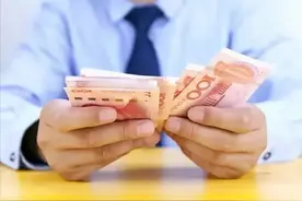 总负债超200万亿！人均负债14万，是谁掏空了我们的钱包？图片