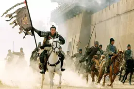 古代战争中，扛军旗的士兵是没有武器的，但为何无人去杀他？图片