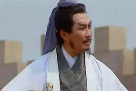 诸葛亮提出三分天下，而周瑜主张二分天下，二人水平高低立判图片