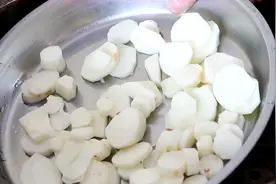 大厨教你这样做山药，山药小面鱼，劲道爽滑，汤汁浓香图片