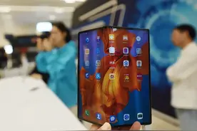 花近2万买的新手机竟被换过屏？“客服机”了解一下图片