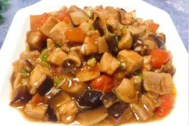 “香菇鸡丁”这样做你吃过吗？大厨教你一个做法，简单又美味视频封面