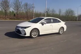 我爱的小白车—卡罗拉图片